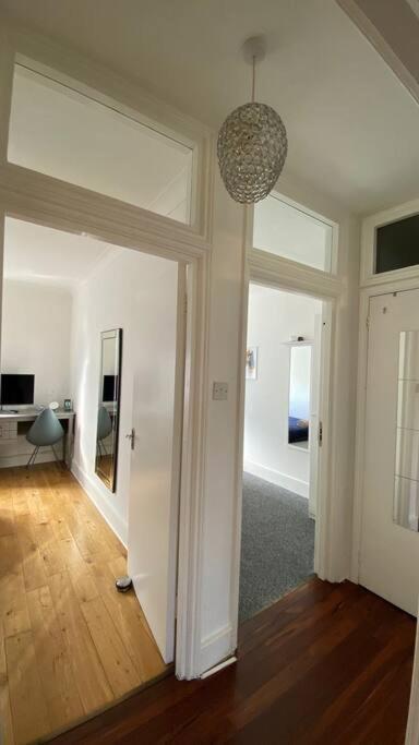 2 Bedroom Flat In Camberwell Green - Central Location With Excellent Connections To Tourist Attractions And Main London Airports Eksteriør bilde