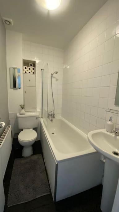 2 Bedroom Flat In Camberwell Green - Central Location With Excellent Connections To Tourist Attractions And Main London Airports Eksteriør bilde