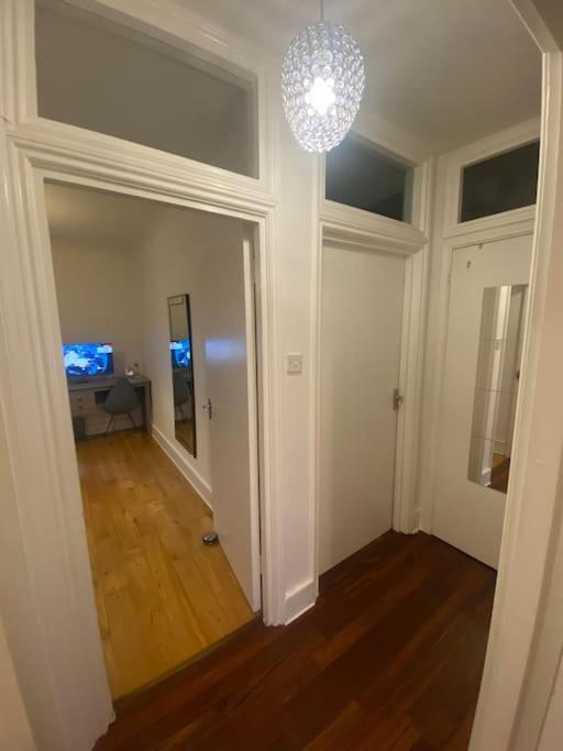 2 Bedroom Flat In Camberwell Green - Central Location With Excellent Connections To Tourist Attractions And Main London Airports Eksteriør bilde