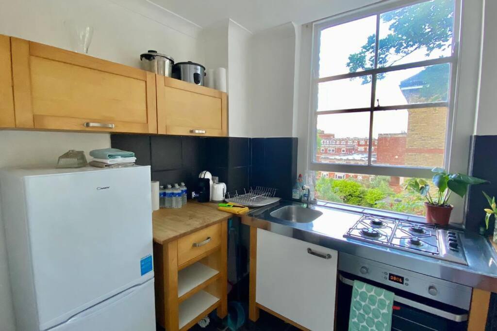 2 Bedroom Flat In Camberwell Green - Central Location With Excellent Connections To Tourist Attractions And Main London Airports Eksteriør bilde